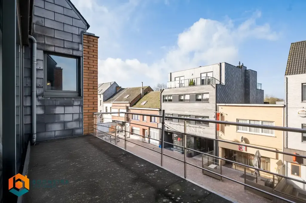 Rõdu - Mixed-Use Property with Duplex in Putte Centre
