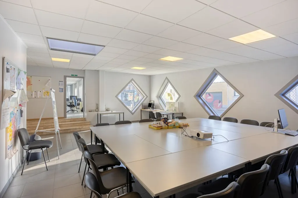 Studio - Commercial Building with Parking in Ronse