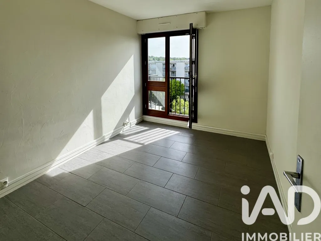 Rooms - Apartment with Pool in Le Chesnay