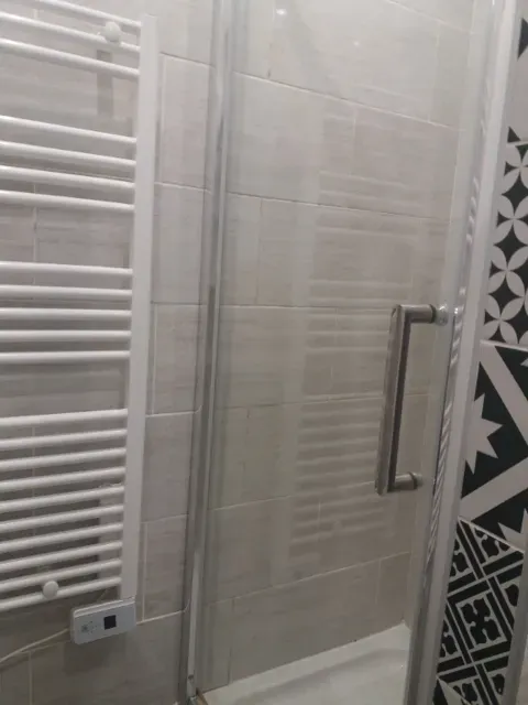 Salles de bain - Appartement Meublé en RDC avec Cuisine à Paris 15e