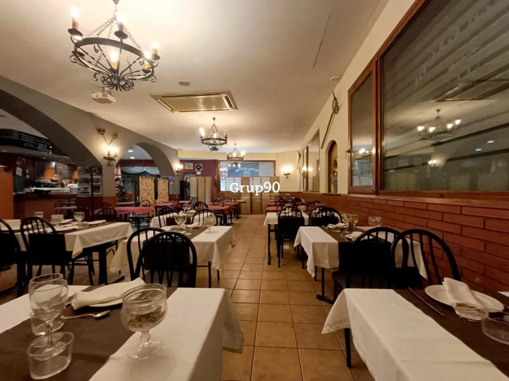 Dining Room - Restaurant for Rent with Terrace in Lleida
