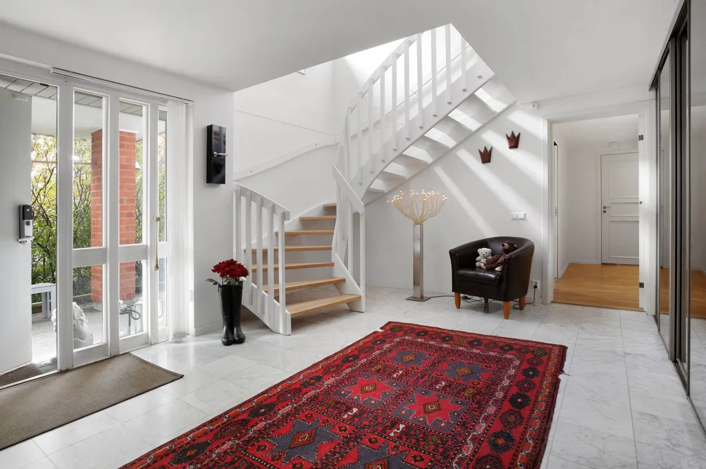 Entrée - Two-Storey Villa with Pool in Upplands Väsby