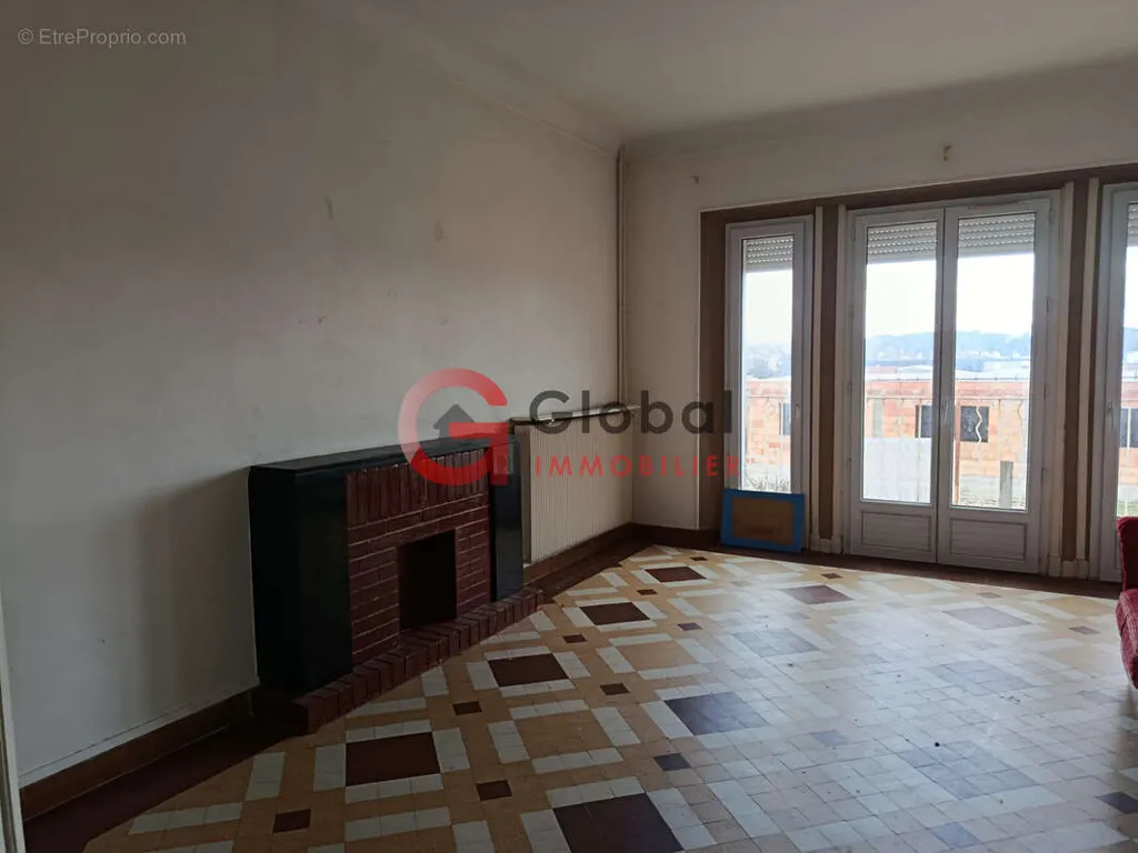 Elutuba - Dual-Occupancy House with Professional Use in City Centre