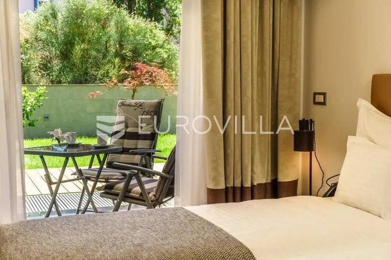 Chambres - Hotel with Pool in Žnjan, Split