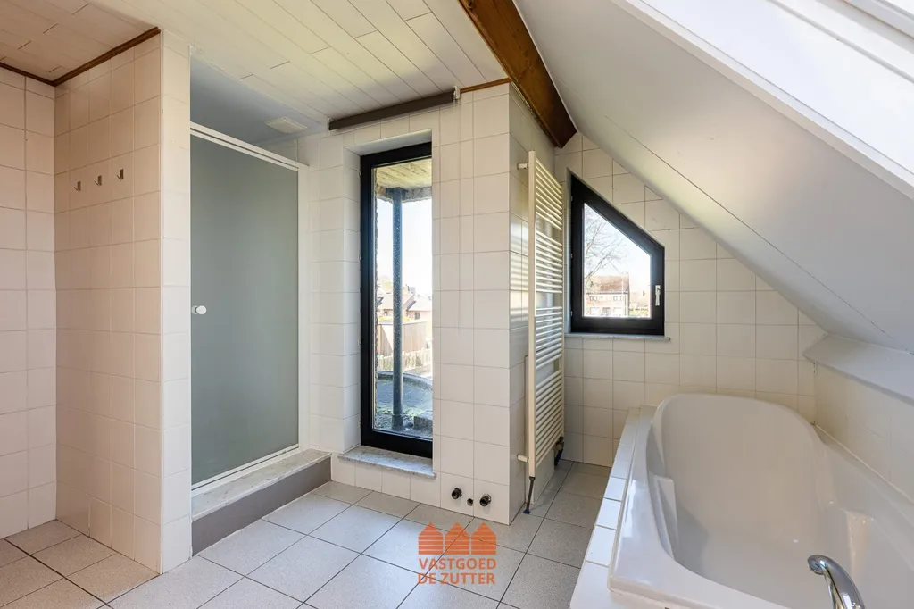 Vannitoad - Open-plan House with Double Garage in Bentille