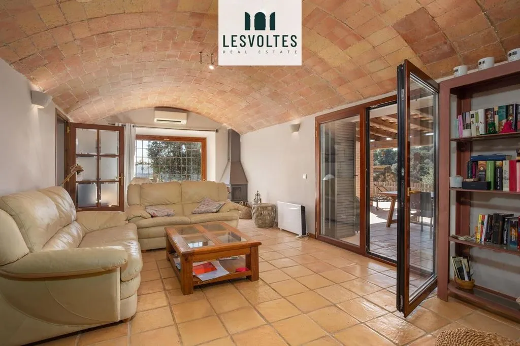 Soggiorno - Refurbished Farmhouse with Pool in Corçà