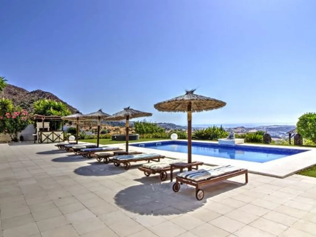 Bassein - Luxury Villa with Pool in Estepona, Malaga