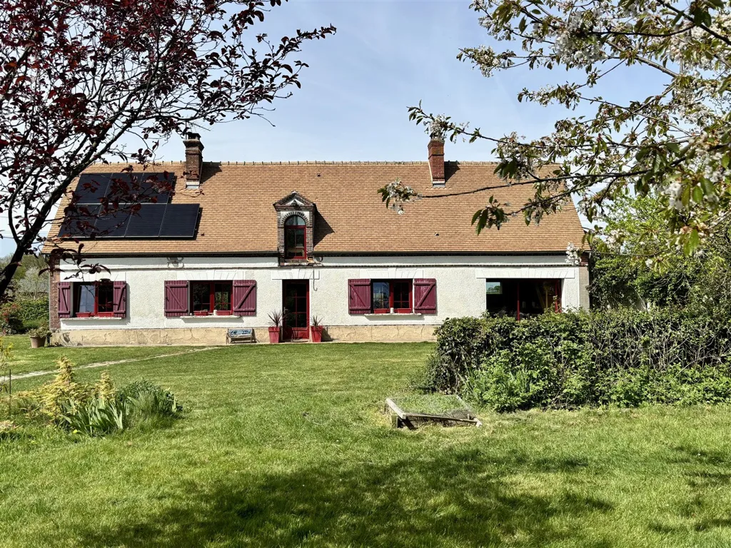 Extérieur - Maison Rénovée avec Terrasse dans un Cadre Paisible