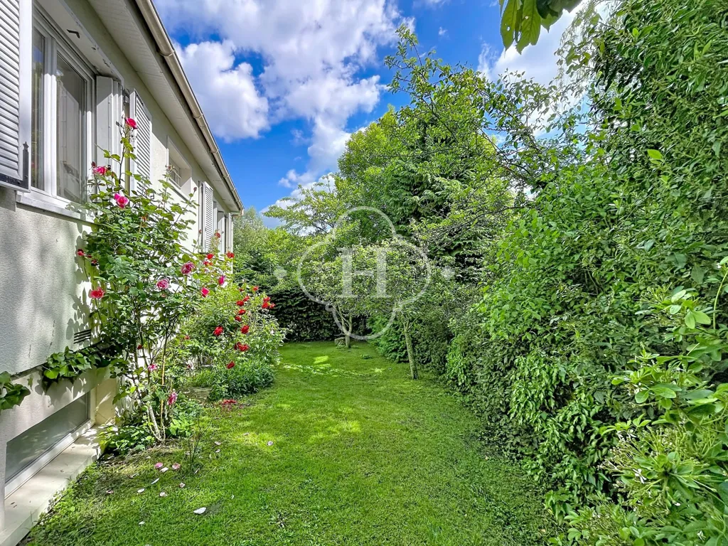 Aed - Family House with Garden in Orgeval
