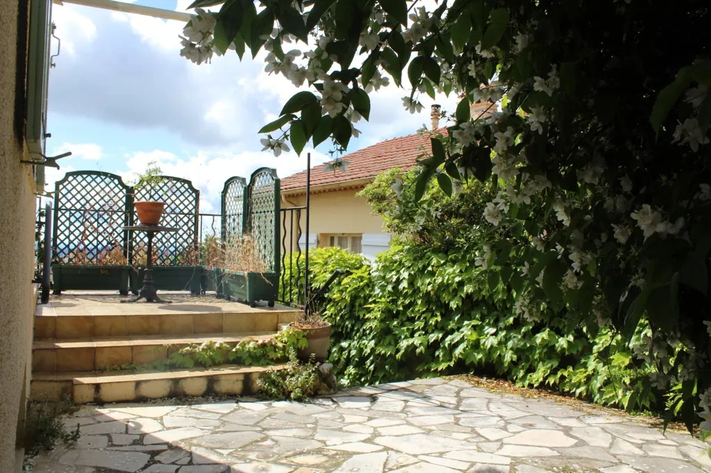 Terrasse - Maison des Années 1930 avec Vue Mer à Grasse