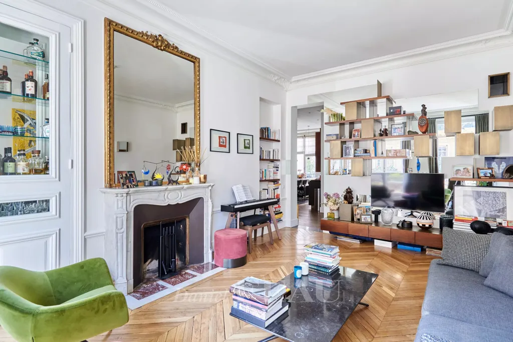 Elutuba - Architect-Refurbished Apartment with Courtyard View in Paris VIIIe