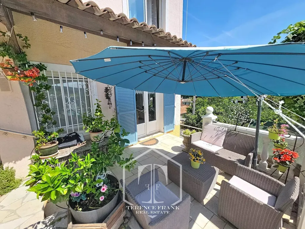 Terrasse - Appartement avec Piscine et Terrasse à Aspremont