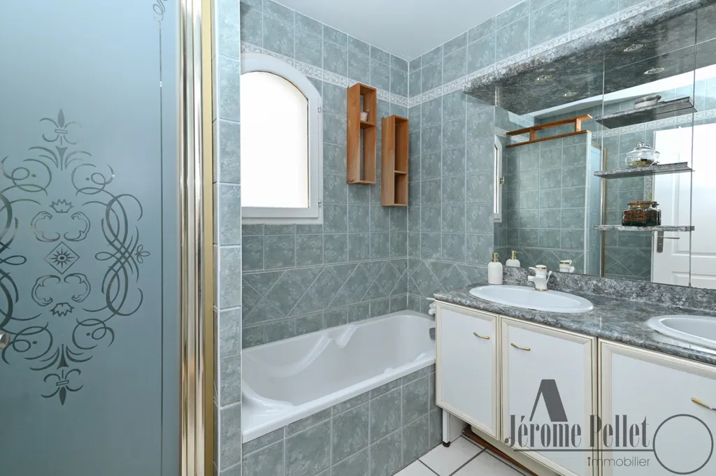 Vannitoad - Semi-Basement House with Panoramic View in Communay