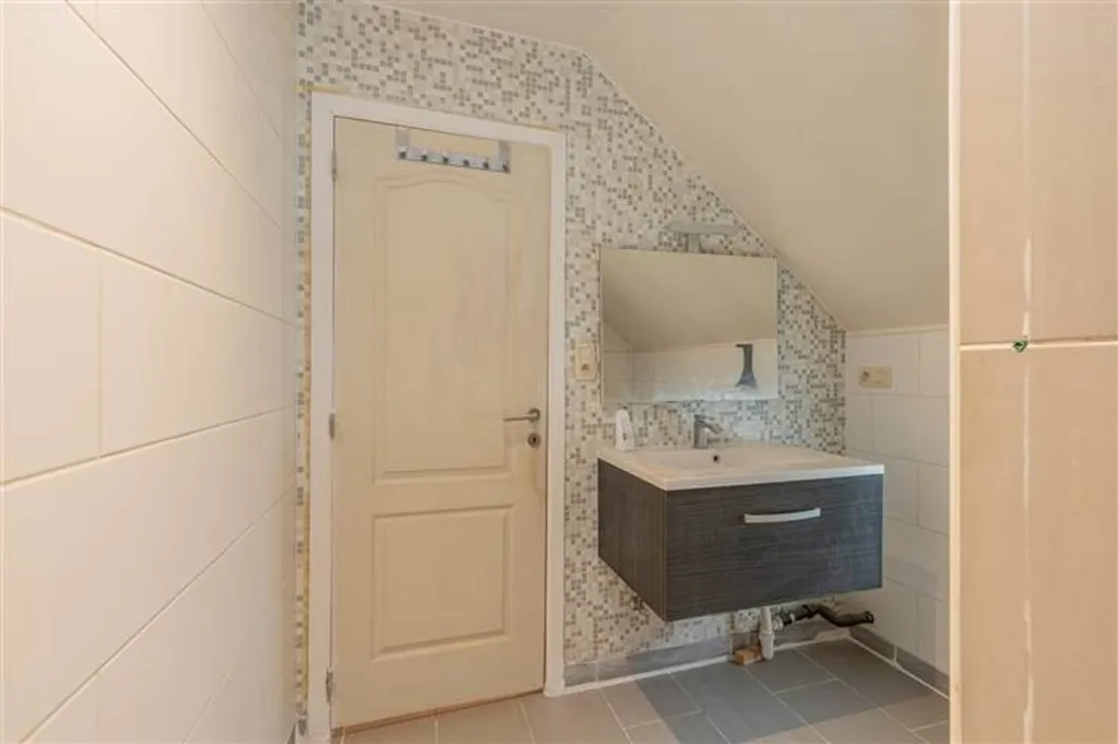 Baños - One-Bedroom Apartment with Garage in Boom