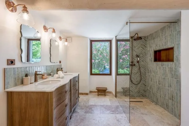 Vannitoad - Renovated Bastide with Luberon View in Oppède