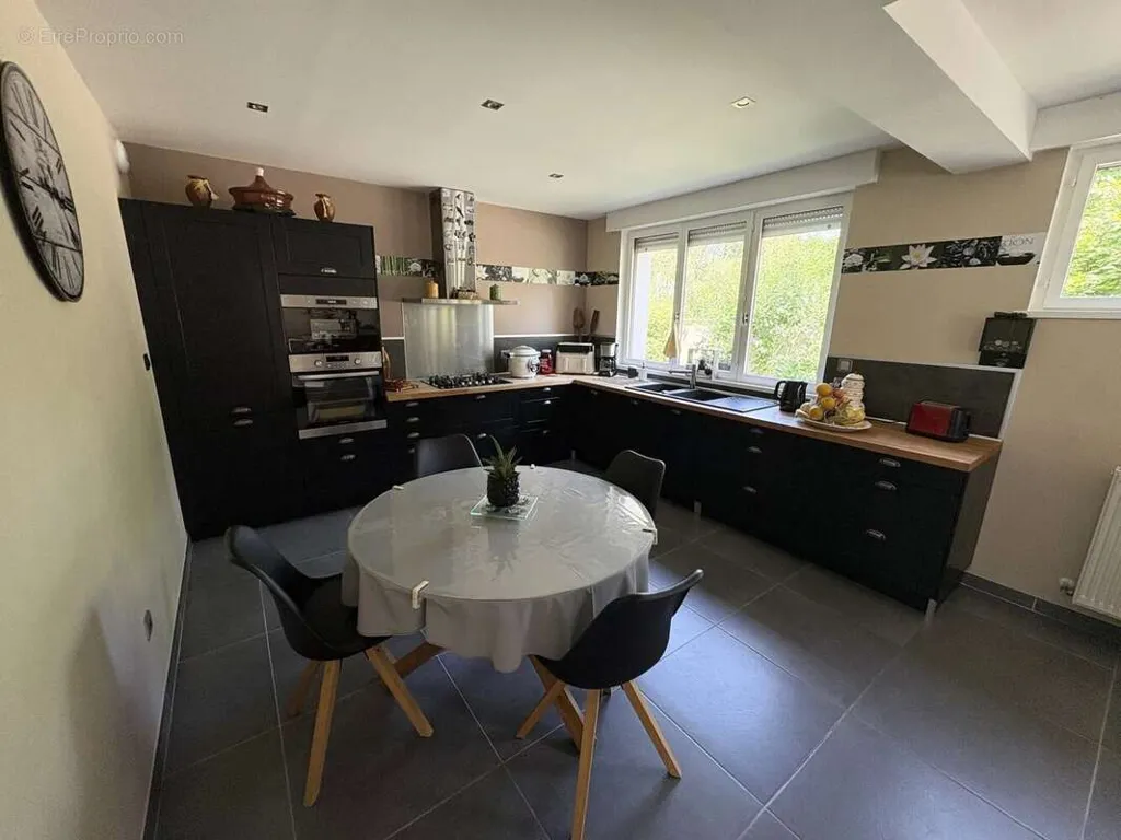Cucina - Spacious 5-Bedroom House near Cambrai