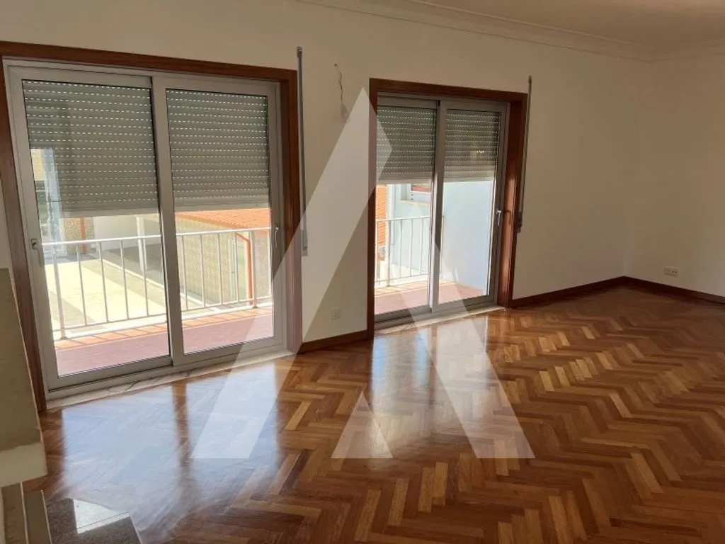 Elutuba - Luxury Villa with Construction Feasibility in Aveiro