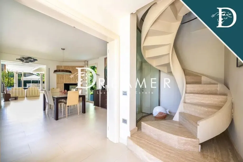 Toad - Luxury Villa with Pool in Forte dei Marmi