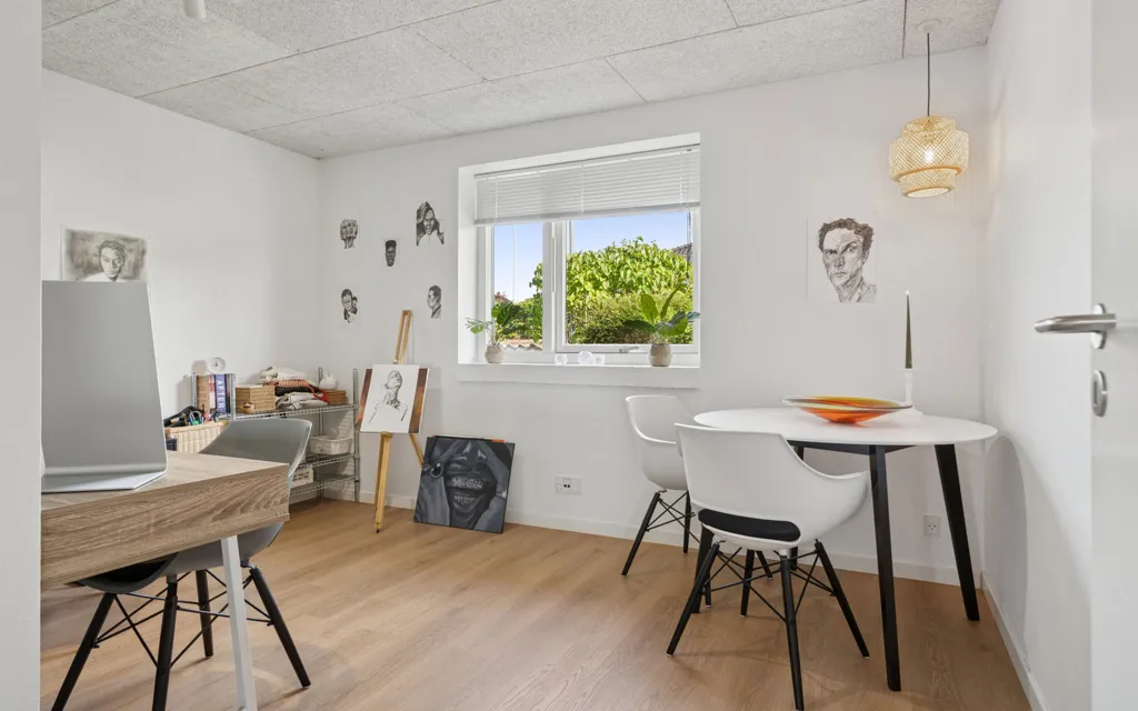Bureau - Eco-Friendly Villa with Solar Panels in Kollund