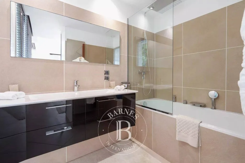 Salles de bain - Villa Luxe avec Plage Privée à Sainte-Maxime