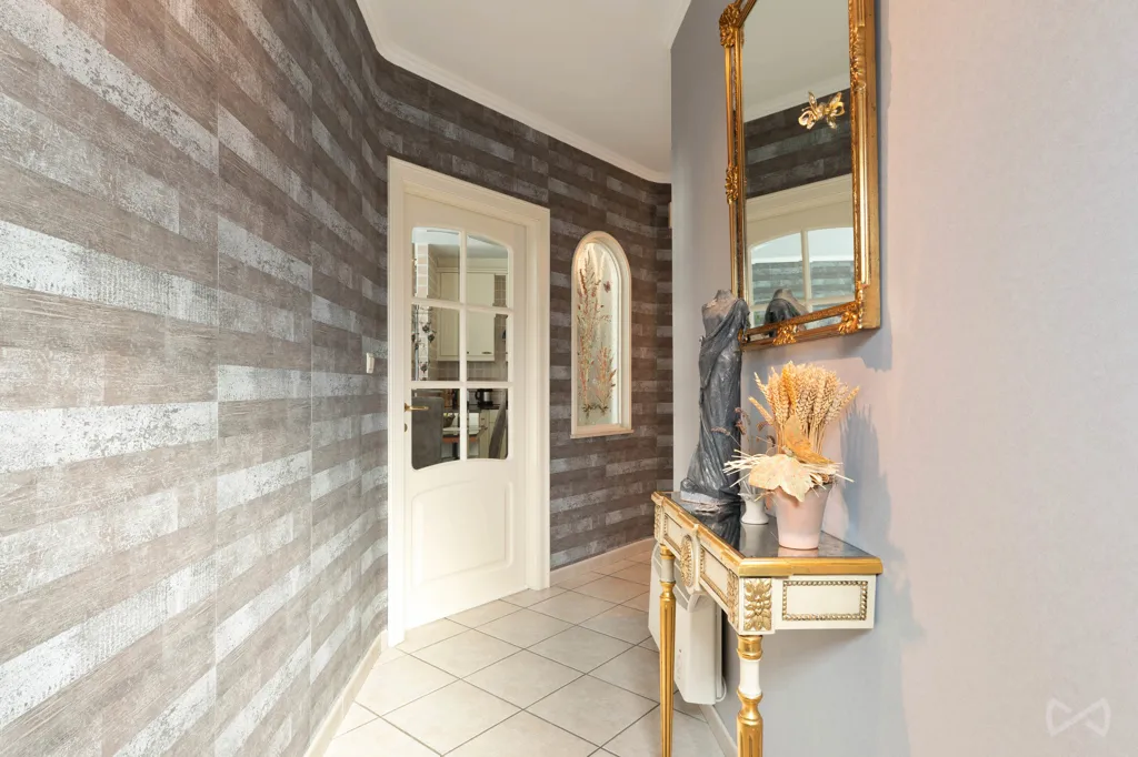 hallway_entrance