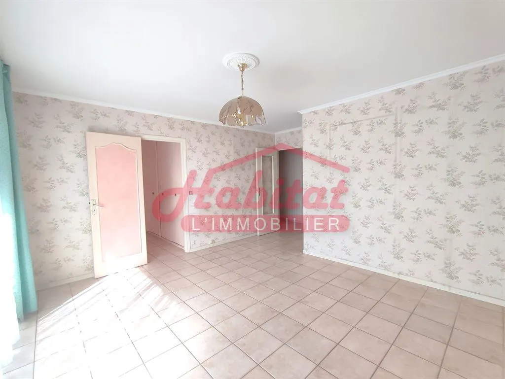 Living Room - 4-Piece Flat with Balcony in Chelles Centre
