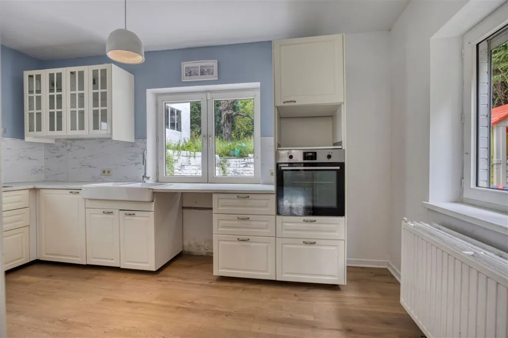 4 magamistoaga maja asukohas Court-Saint-Etienne