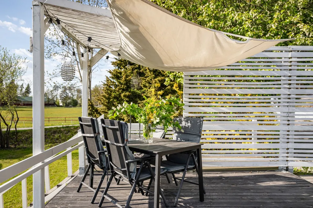 Terrasse - Three-Unit Property with Garden in Stäket