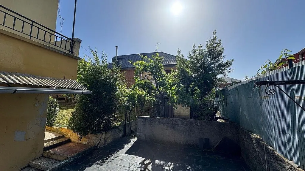 Giardino - Chalet with Two Independent Units in Bembibre