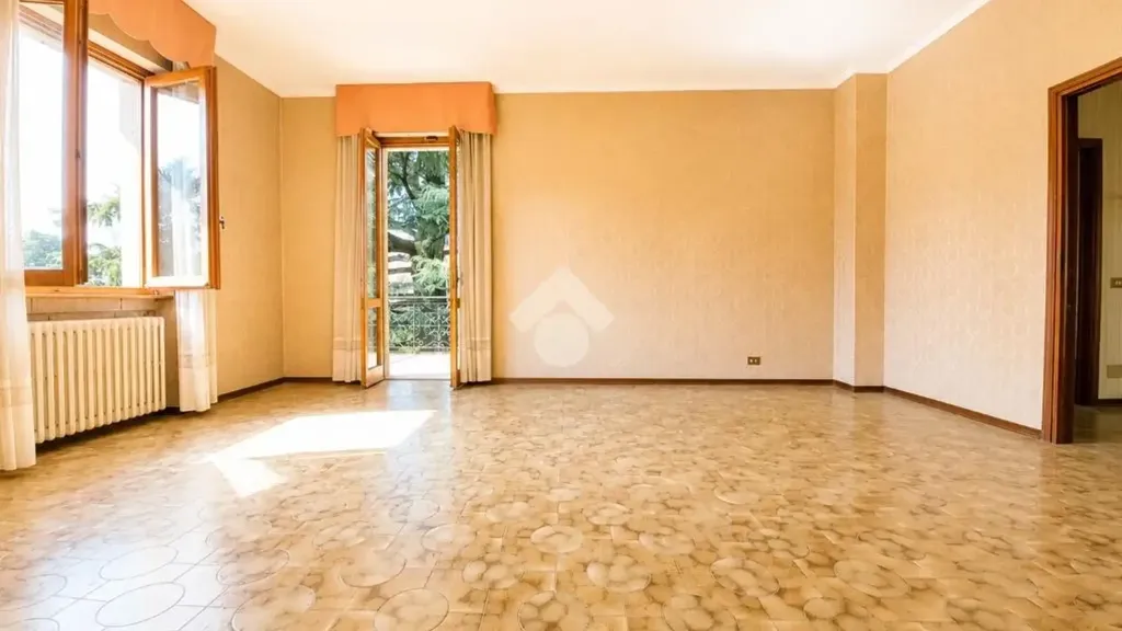 Soggiorno - Panoramic Villa with Garden in Ponte Lambro