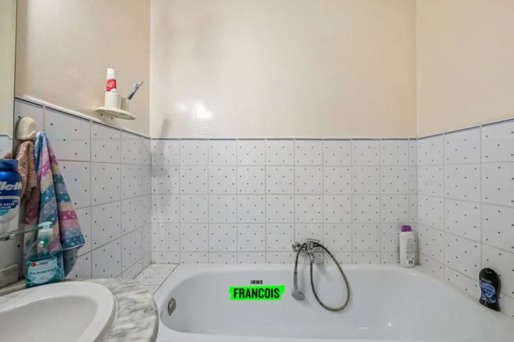 Vannitoad - One-Bedroom Apartment with Large Terrace in Mariakerke