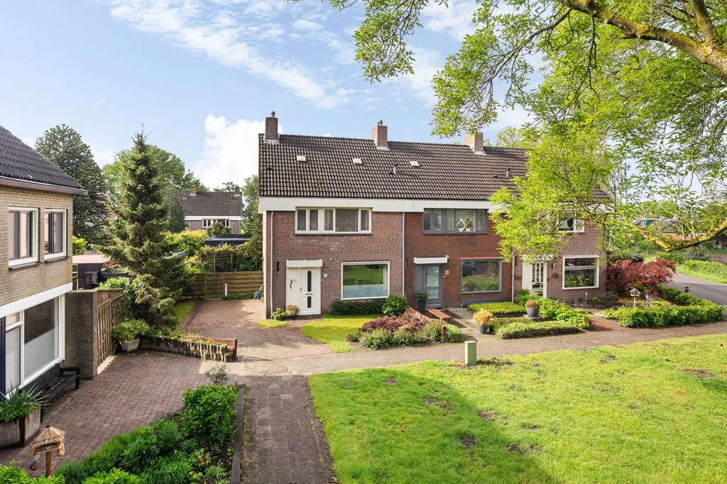 Õhuvaade - Corner House with Garden in Gytsjerk