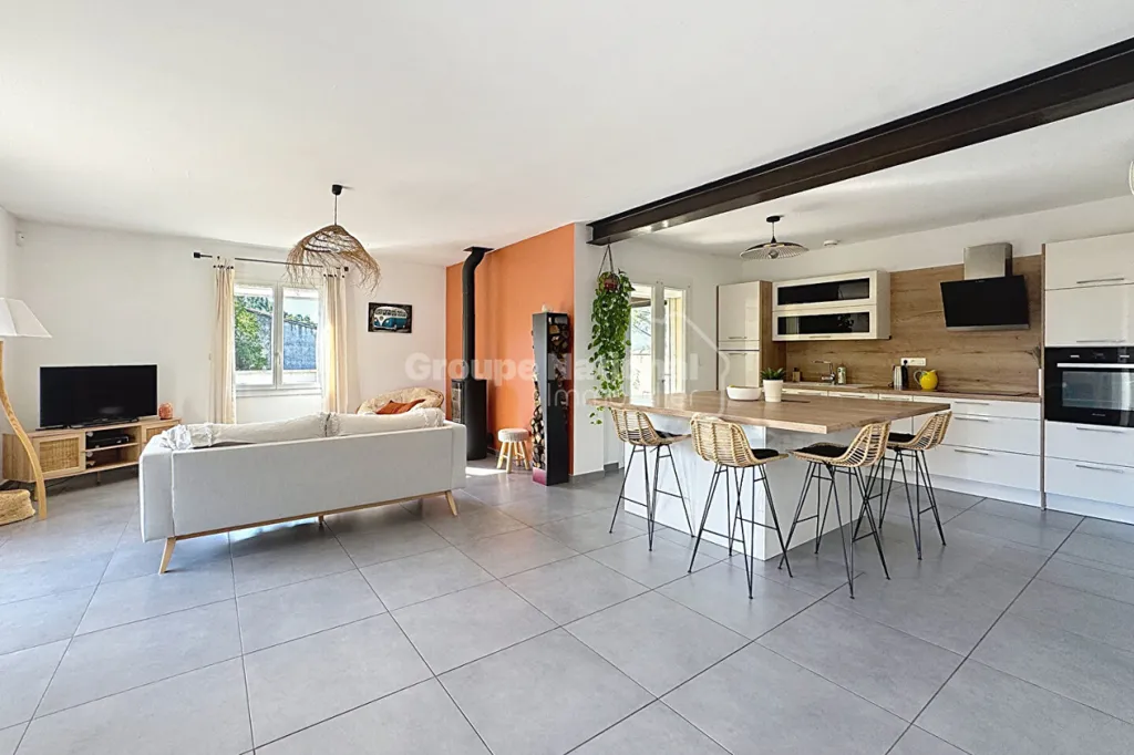 Kitchen - Renovated Villa with Pool in Cheval-Blanc