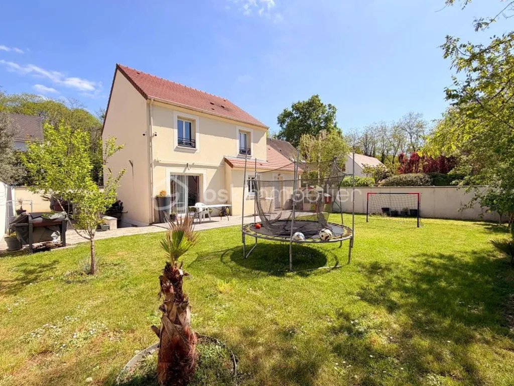 Jardin - Maison Récemment Construite avec Terrasse Ouest