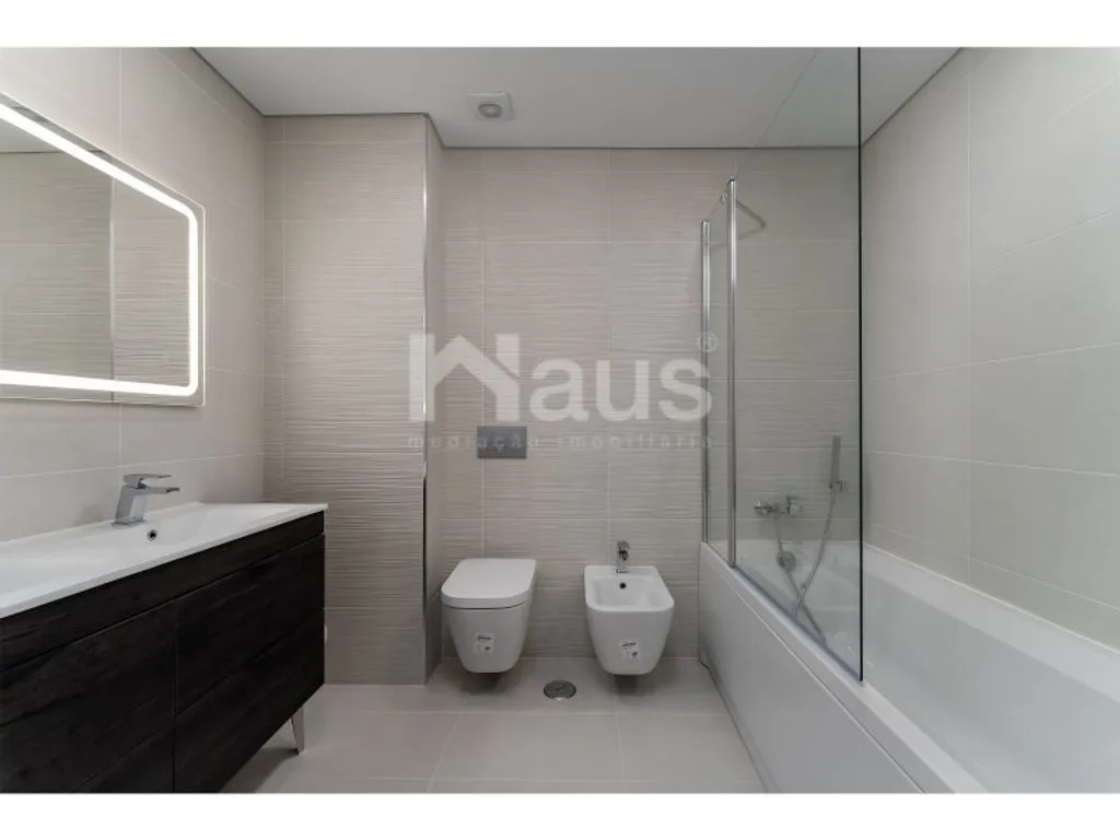 Bathrooms - New T3+1 Flat with Parking in Montijo