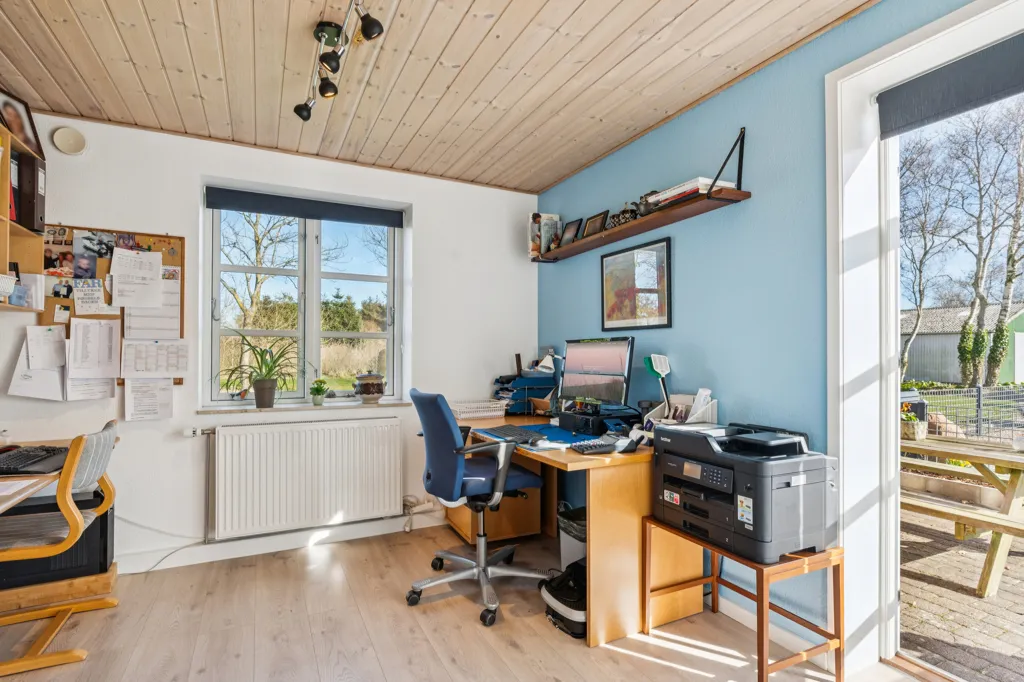 Bureau - Modernised Villa with Forest View in West Jutland