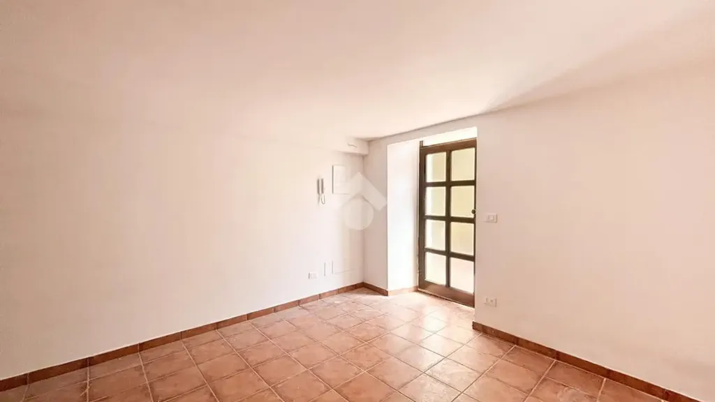 Pièces - Restored Apartment with Private Courtyard in L'Aquila