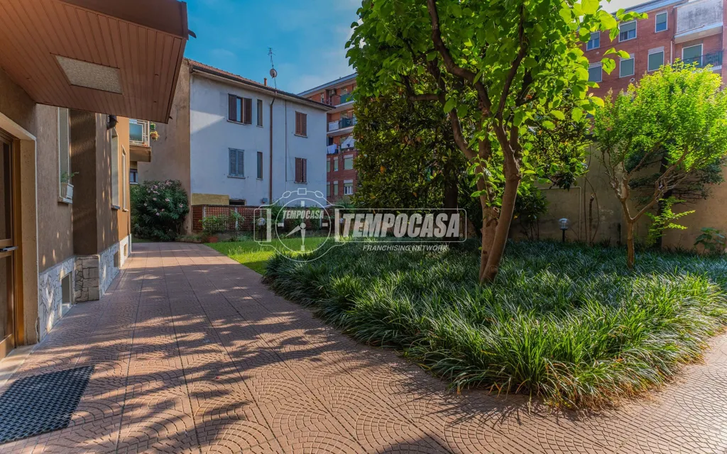 Jardin - Bright Bilocale with Balcony in Milan