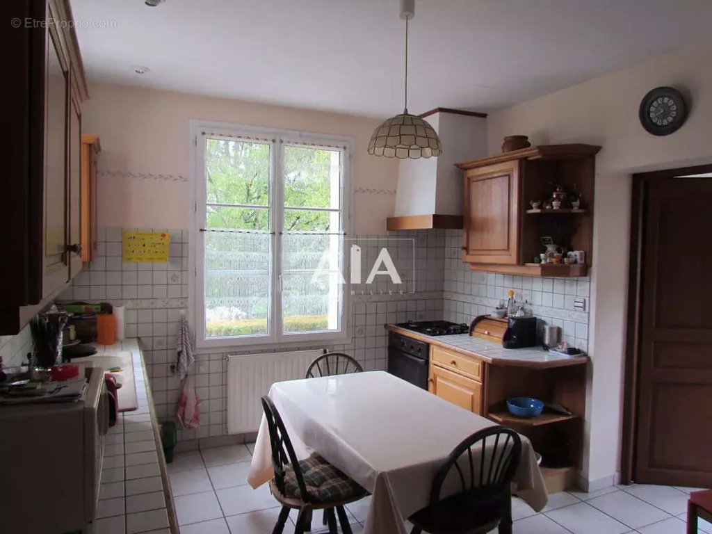 Cuisine - Maison Atypique avec Vue sur Rivière à Ruffec