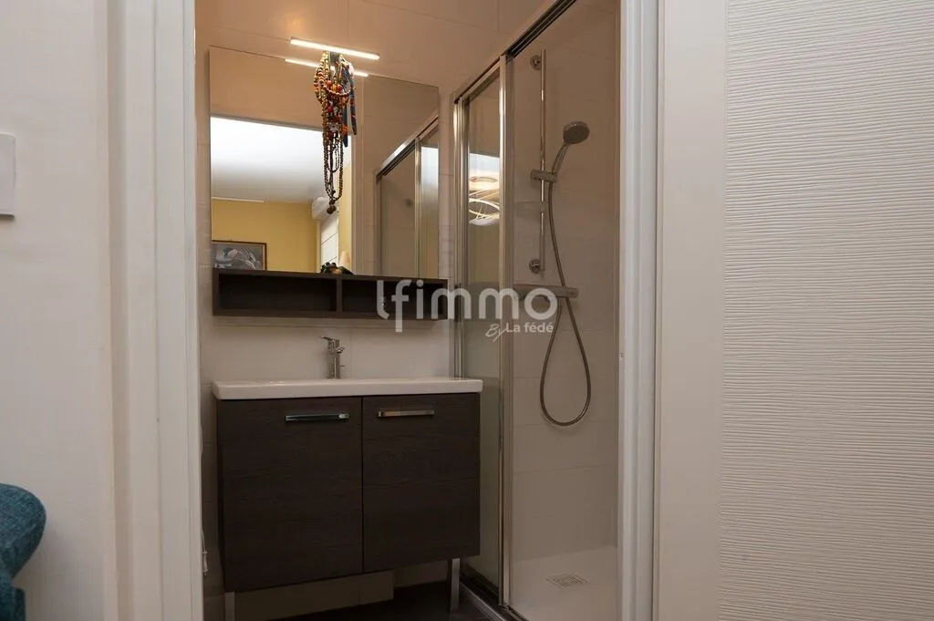 Bathrooms - Attic Apartment with Large Terrace in Schiltigheim
