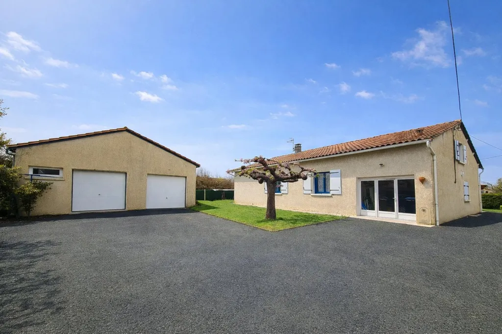 Extérieur - Maison de Plain-Pied avec Garage Double près de Périgueux