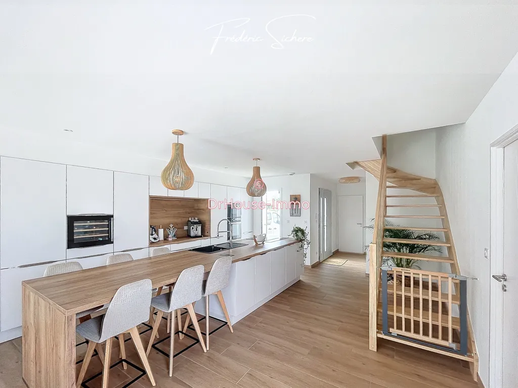 Cuisine - Maison Contemporaine avec Piscine à La Jarrie