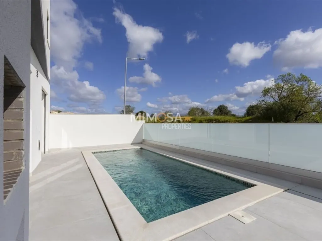 Bassein - Contemporary Villa with Pool in Mexilhoeira Grande