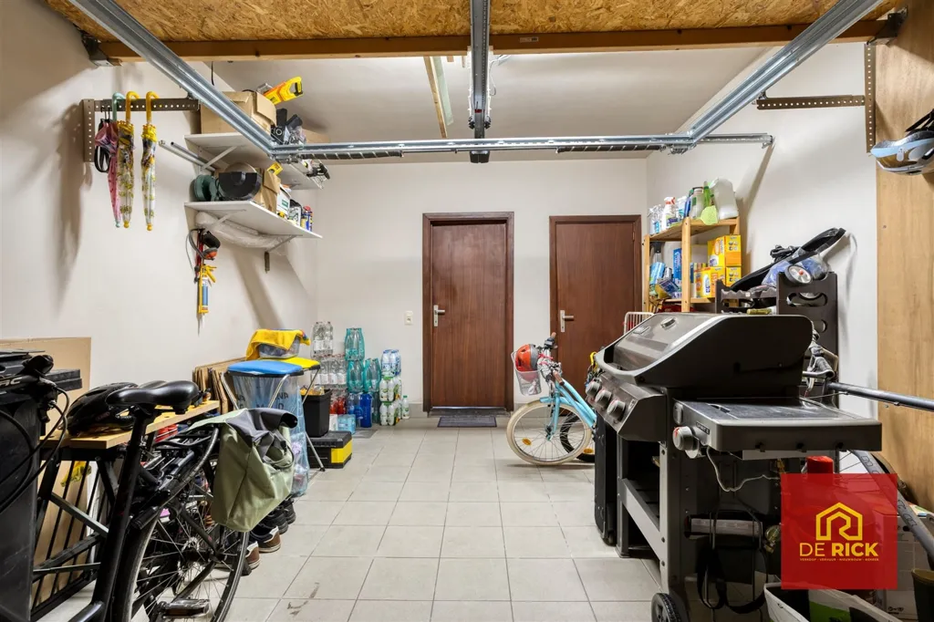 Garage - Maison Moderne avec Terrasse à Hofstade