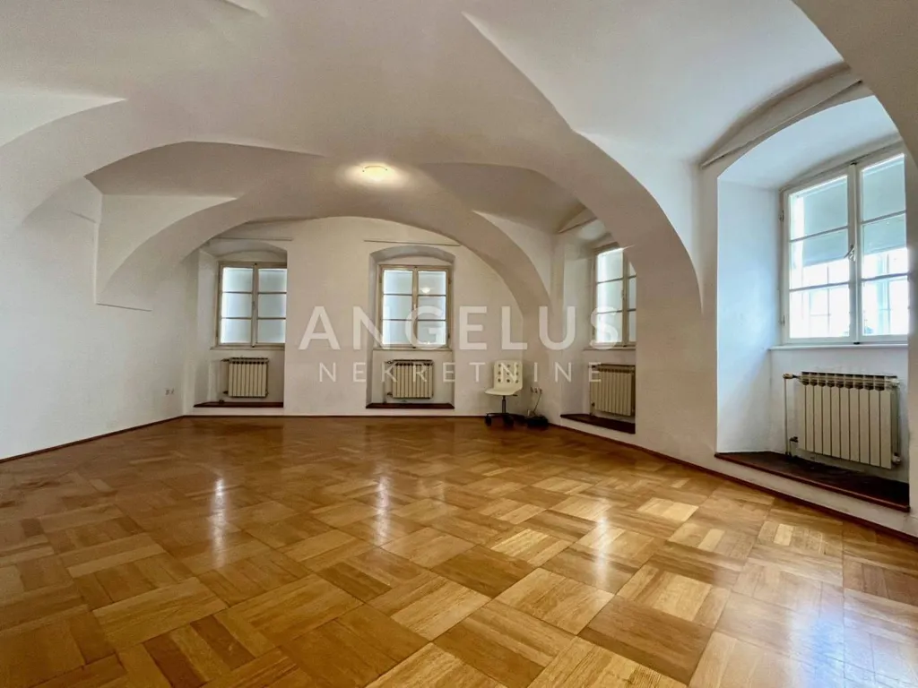 Pièces - Four-Bedroom Apartment in Historic Zagreb