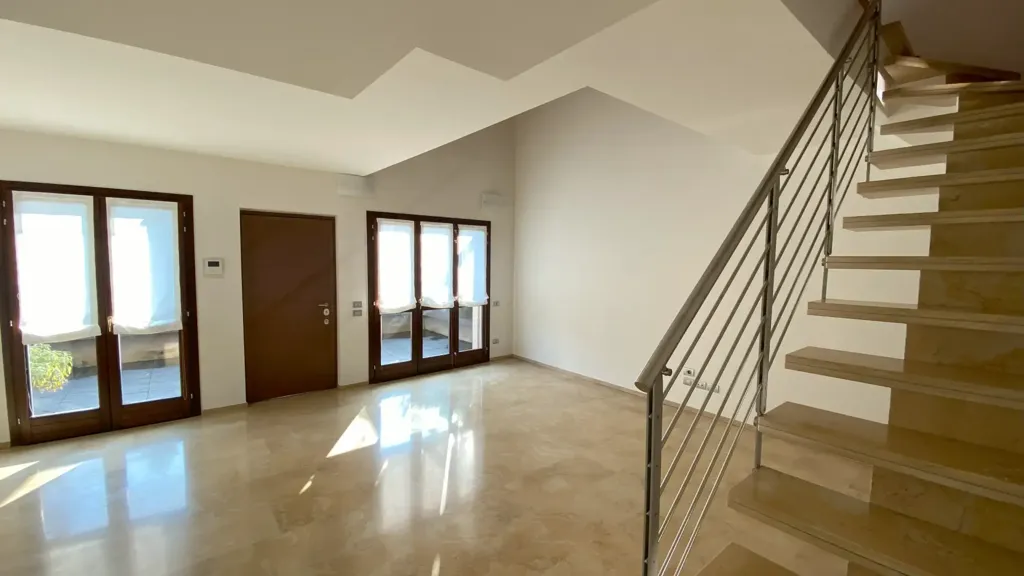 Pièces - Triplex in Villa with Terraces in Treviolo