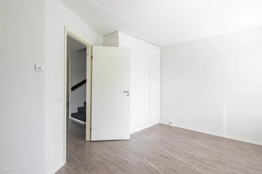 Hallway - Five-Bedroom Apartment with Sauna in Vuosaari