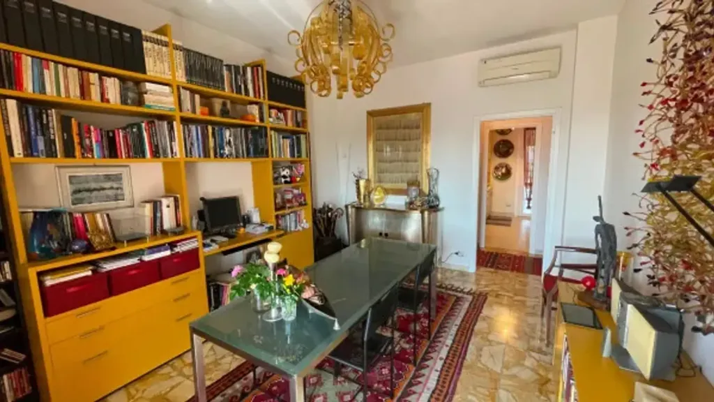 Kabinet - Penthouse Apartment with Balcony in Mantova