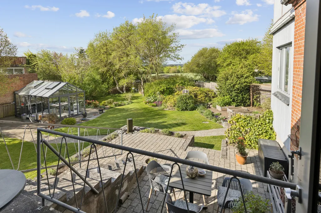 Aed - Redbrick Villa with Garden in Faxe