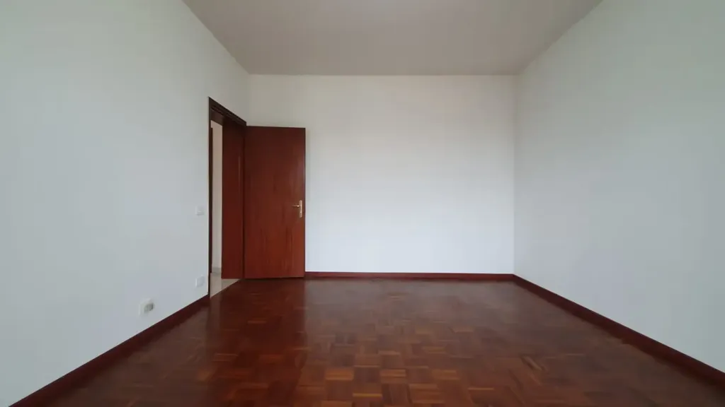 Pièces - Rustic-Style Apartment with Balcony in Mirandola